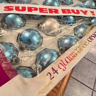 Lot 399 Wintage Woolworth Ornaments