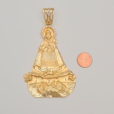 Sale Photo Thumbnail #218: Gold pendant