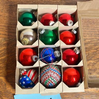 Lot 401 Shiny Brite box of ornaments