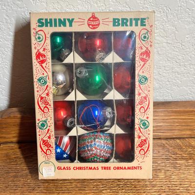 Lot 401 Shiny Brite box of ornaments