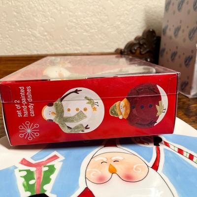 Lot 402 Christmas serve ware