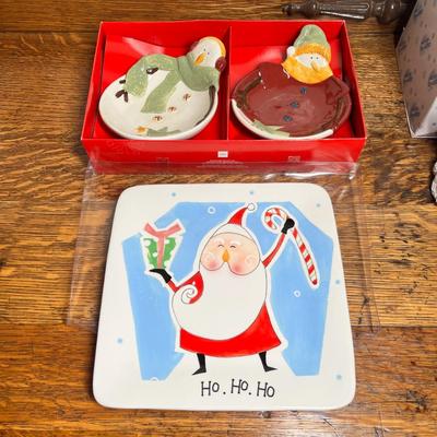 Lot 402 Christmas serve ware