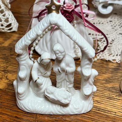 Lot 406 Christmas Decor