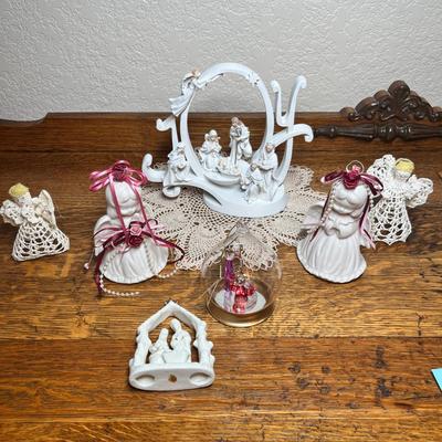 Lot 406 Christmas Decor