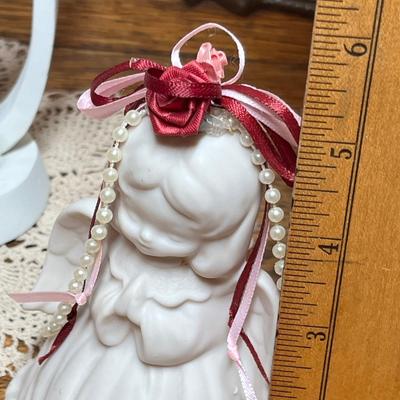 Lot 406 Christmas Decor