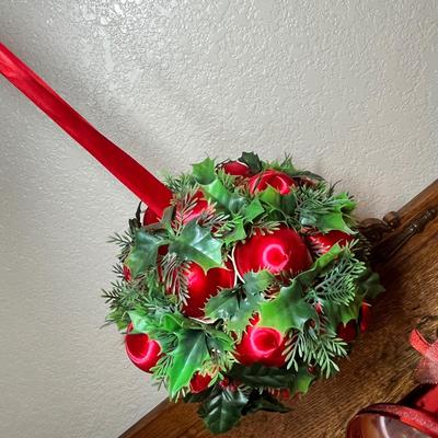 Lot 410 Christmas decor