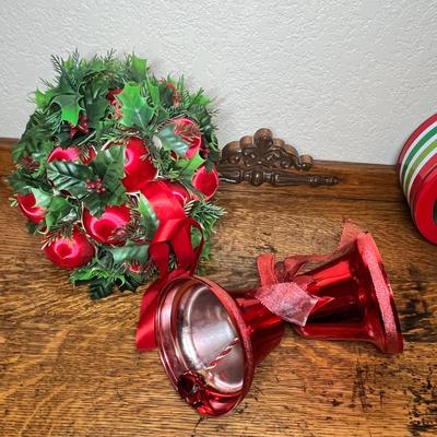 Lot 410 Christmas decor