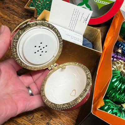 Lot 411 Christmas assortment