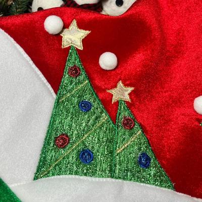 Lot 414 Tree skirt & wreath