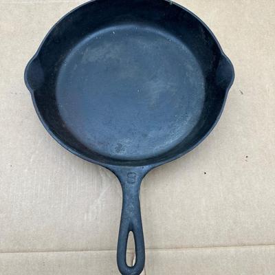 Vintage Griswold #8 Cast Iron Skillet – Erie, PA USA – Large Block Logo – Model 704E