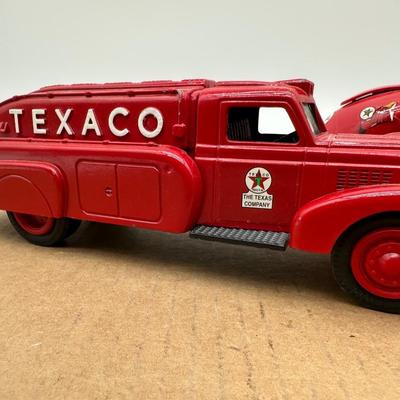 Vintage Texaco Tanker Trucks (2) – Ertl Die-Cast – 1939 Dodge Airflow Replicas – 1994 Edition