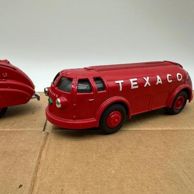 Vintage Texaco Tanker Trucks (2) – Ertl Die-Cast – 1939 Dodge Airflow Replicas – 1994 Edition