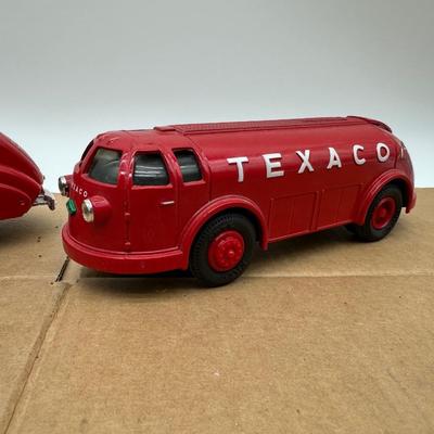 Vintage Texaco Tanker Trucks (2) – Ertl Die-Cast – 1939 Dodge Airflow Replicas – 1994 Edition