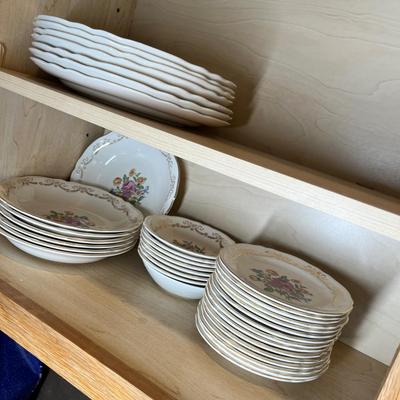 Lot 441 Vintage dinnerware