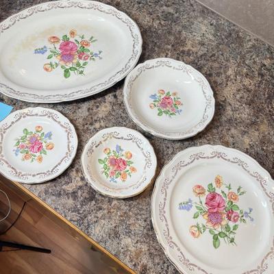 Lot 441 Vintage dinnerware