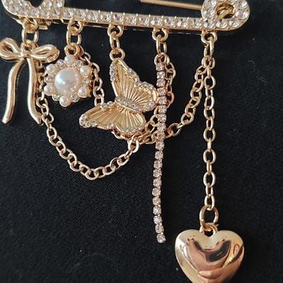 Beautiful Fashion Brooch