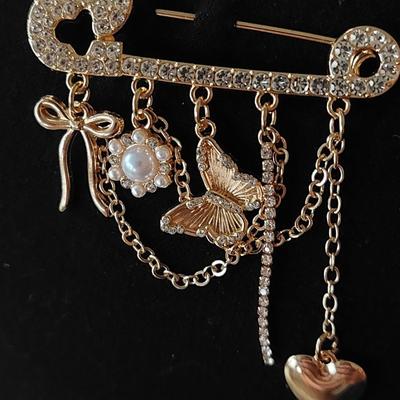 Beautiful Fashion Brooch