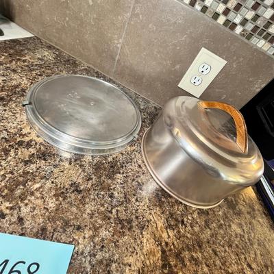 Lot 468 Vintage cake carrier