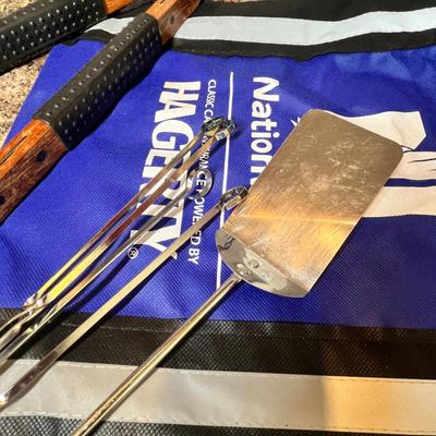 Lot 469 BBQ utensils