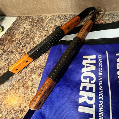 Lot 469 BBQ utensils