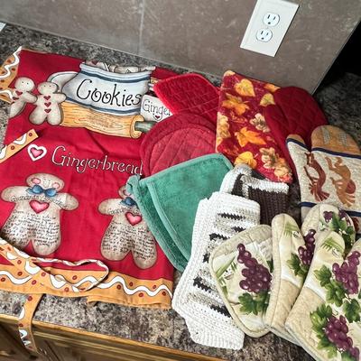 Lot 474 Kitchen linens
