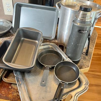 Lot 476 Large bakeware lot