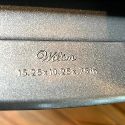 Lot 476 Large bakeware lot