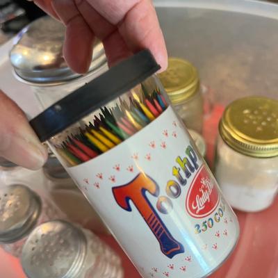 Lot 480 tub of shakers