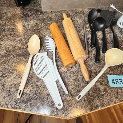 Lot 483 More utensils & mixer