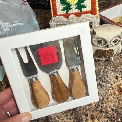 Lot 484 Party serve ware