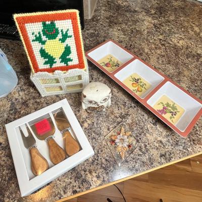 Lot 484 Party serve ware