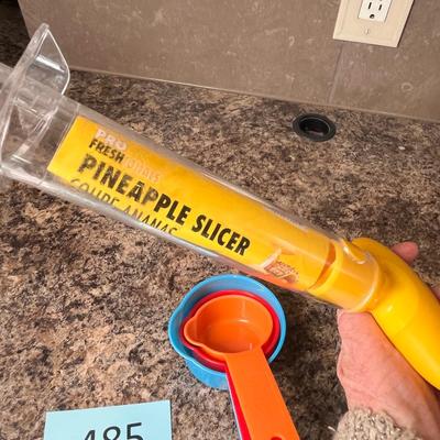 Lot 485 measuring cups