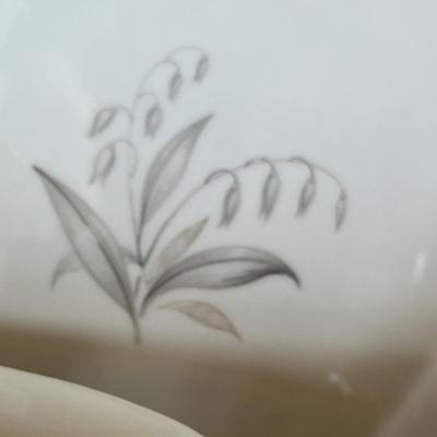 Lot 486 Dinnerware group