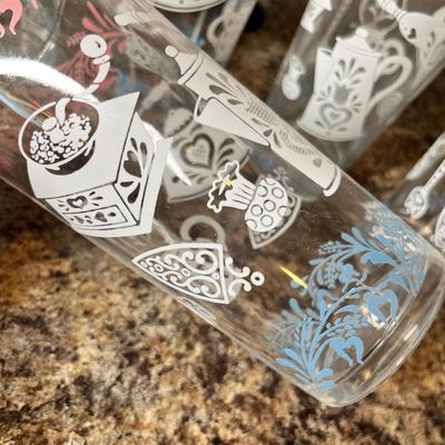 Lot 490 Vintage tumblers