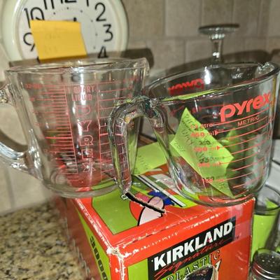 pyrex glass measuring cups