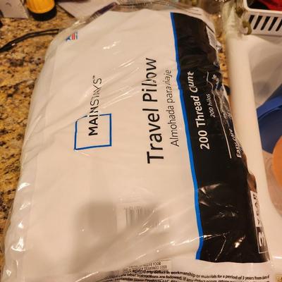 Travel pillow (white)