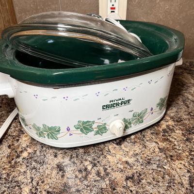 Lot 493 Large Rival Crock Pot