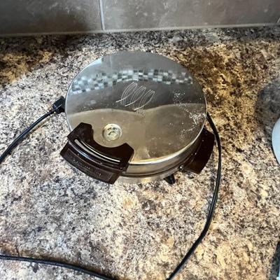 Lot 500 Vintage waffle maker