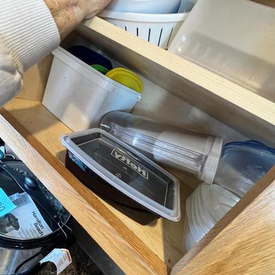 Lot 501 Plastic ware