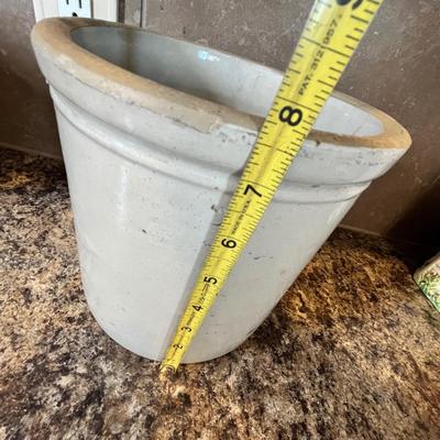 Lot 502 1 gallon crock