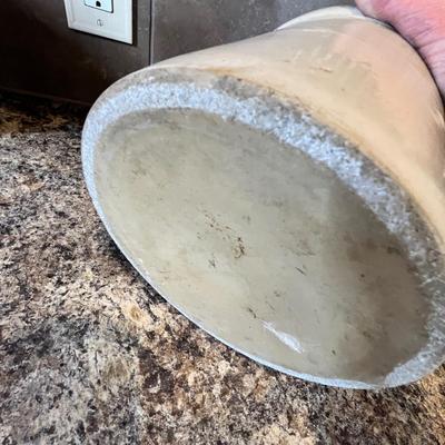 Lot 502 1 gallon crock