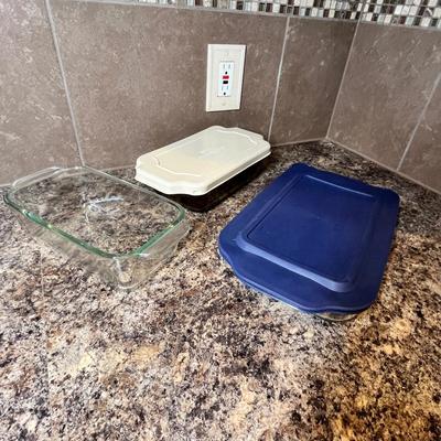 Lot 505 pyrex w/ lids