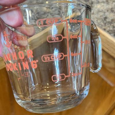 Lot 506 Measuring cups