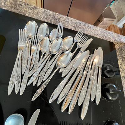 Lot 516 Stainless steel flatware