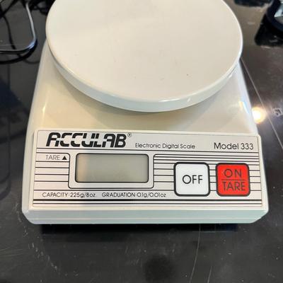 Lot 517 2 food scales