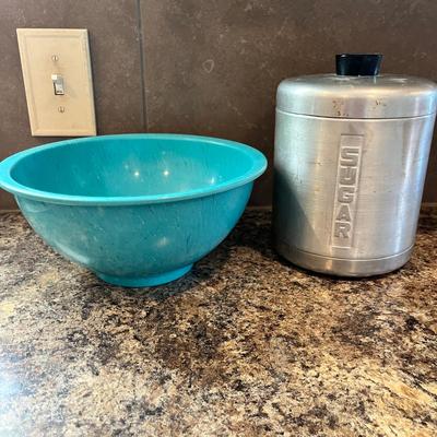Lot 519 Texasware bowl & canister