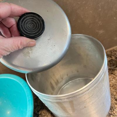 Lot 519 Texasware bowl & canister