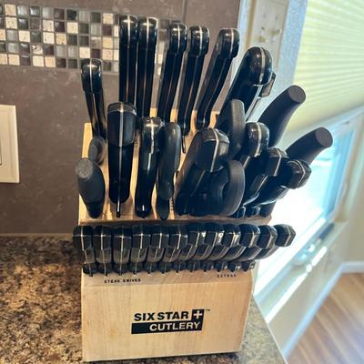 Lot 521 Large cutlery set