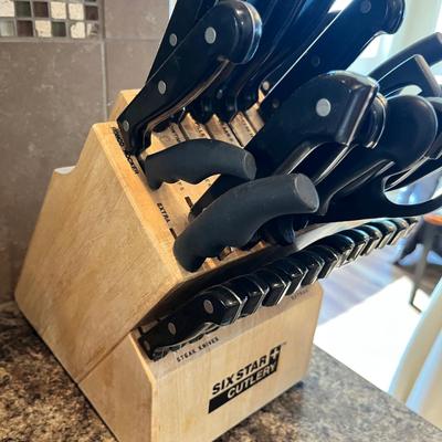 Lot 521 Large cutlery set