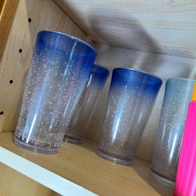 Lot 524 Plastic tumblers